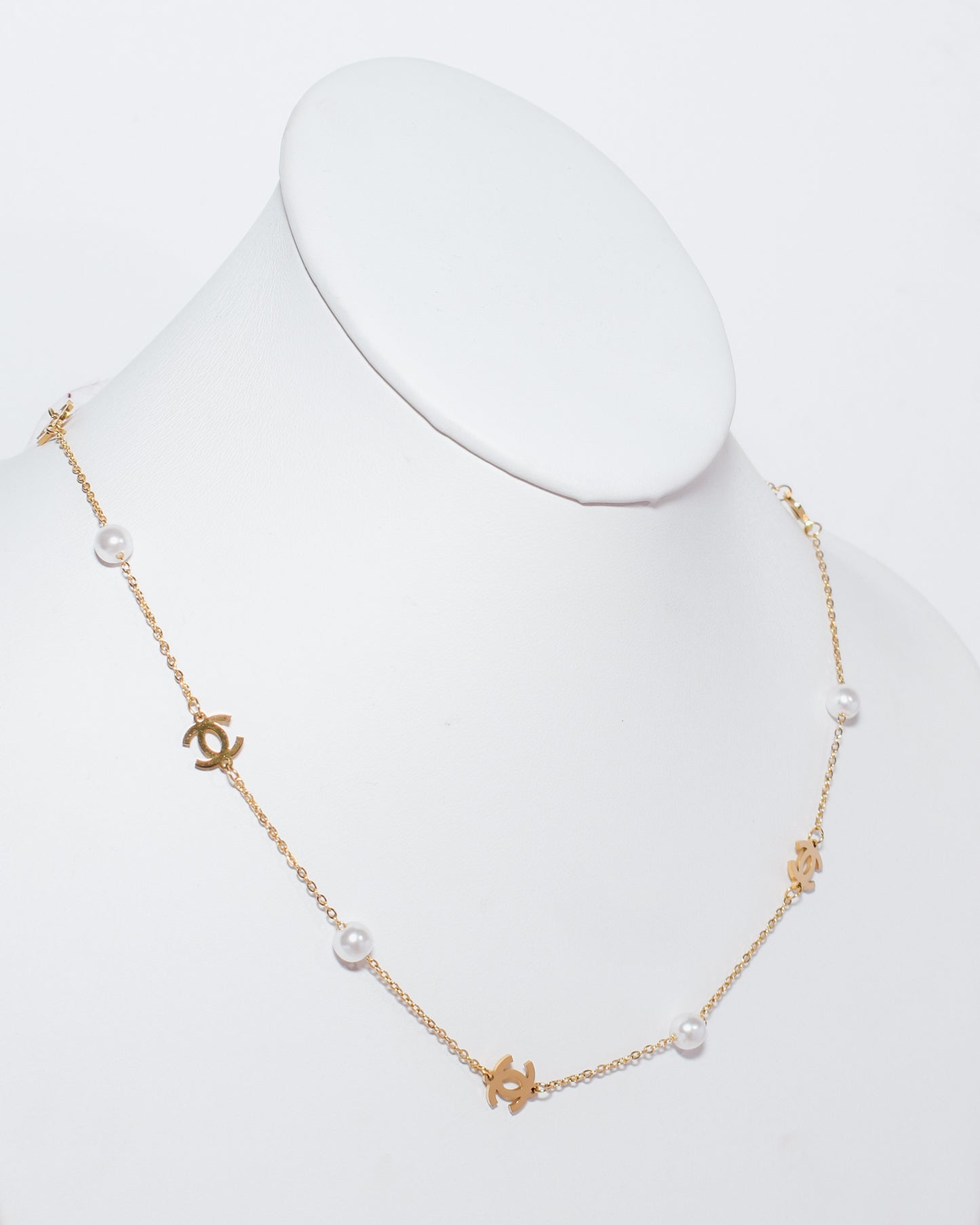 Parisian Chic Pearl Necklace