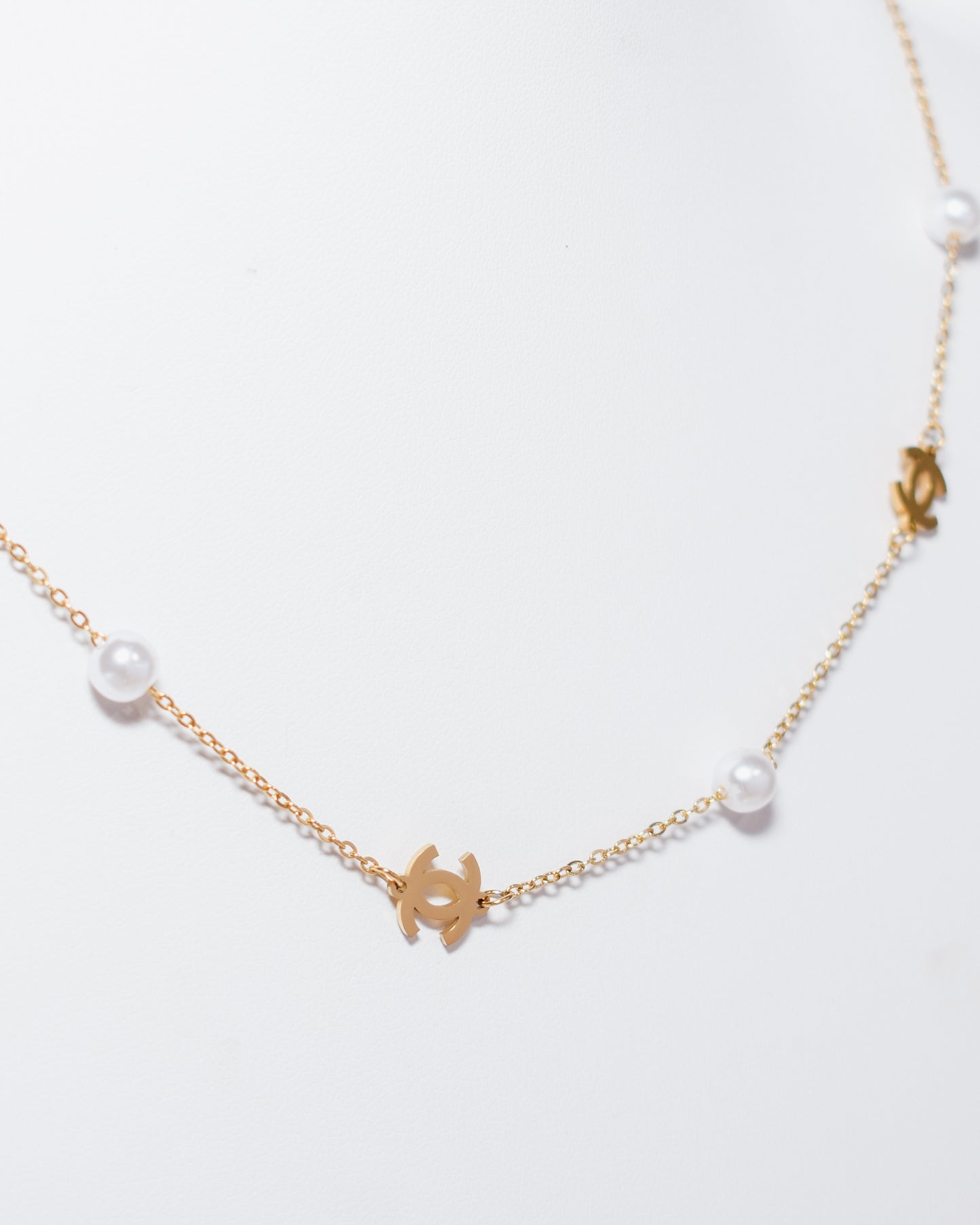Parisian Chic Pearl Necklace