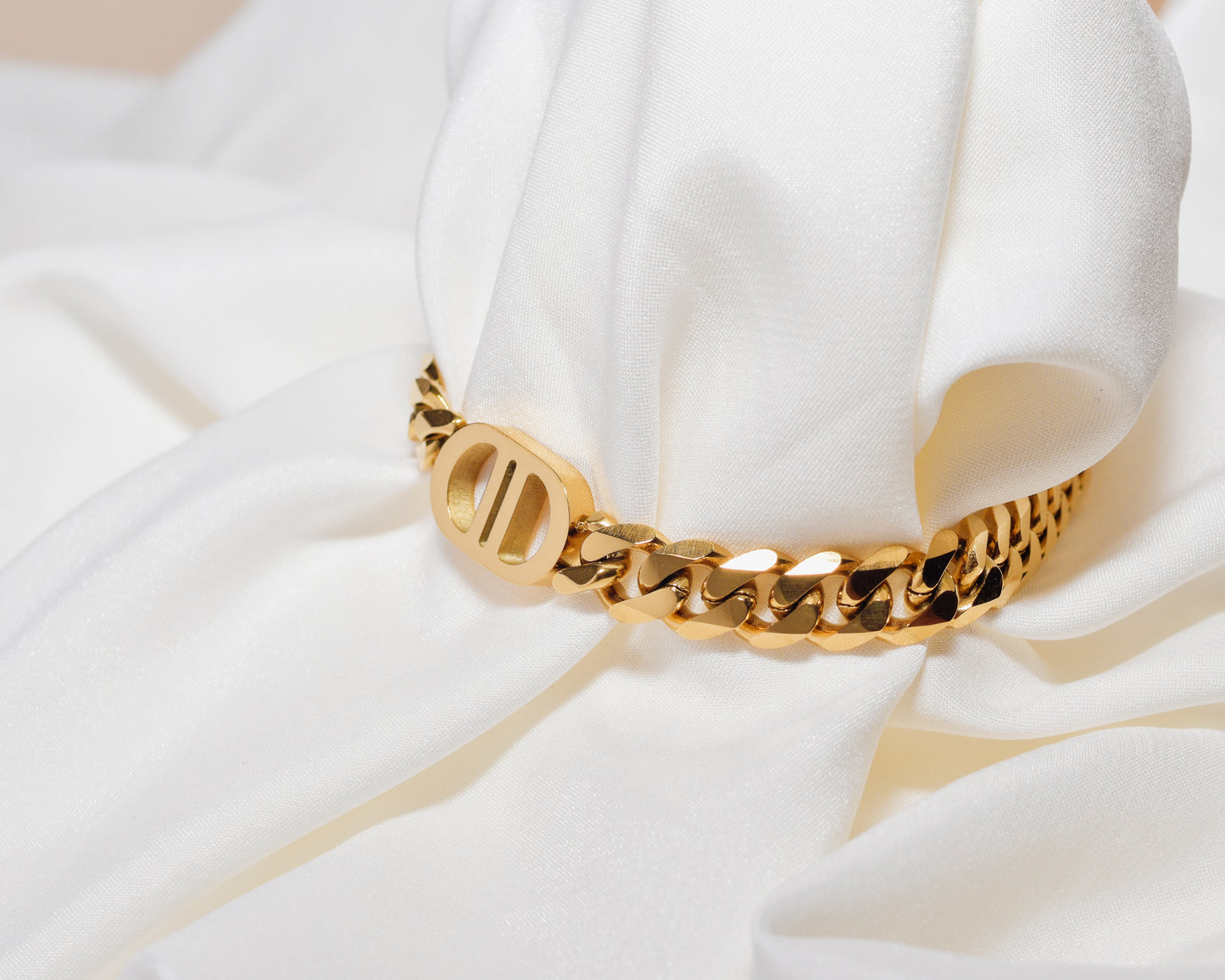 CD Chunky Curb Chain Bracelet