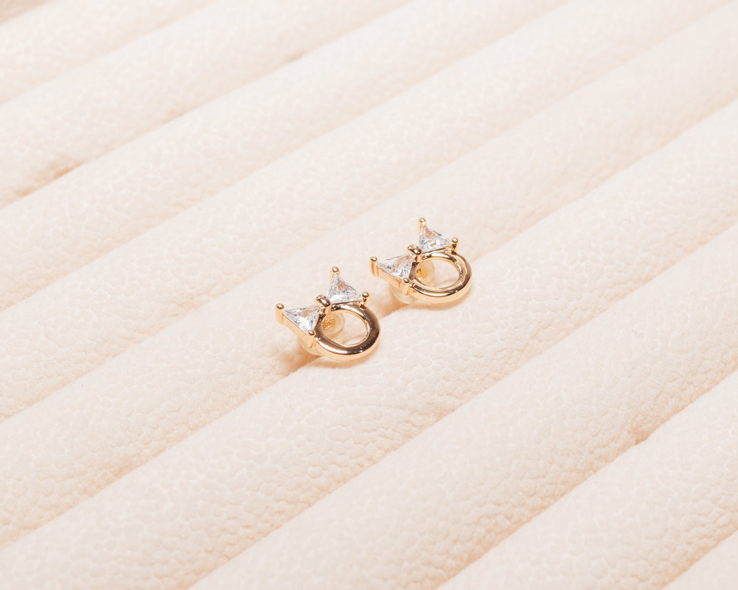 Bow Ring Studs