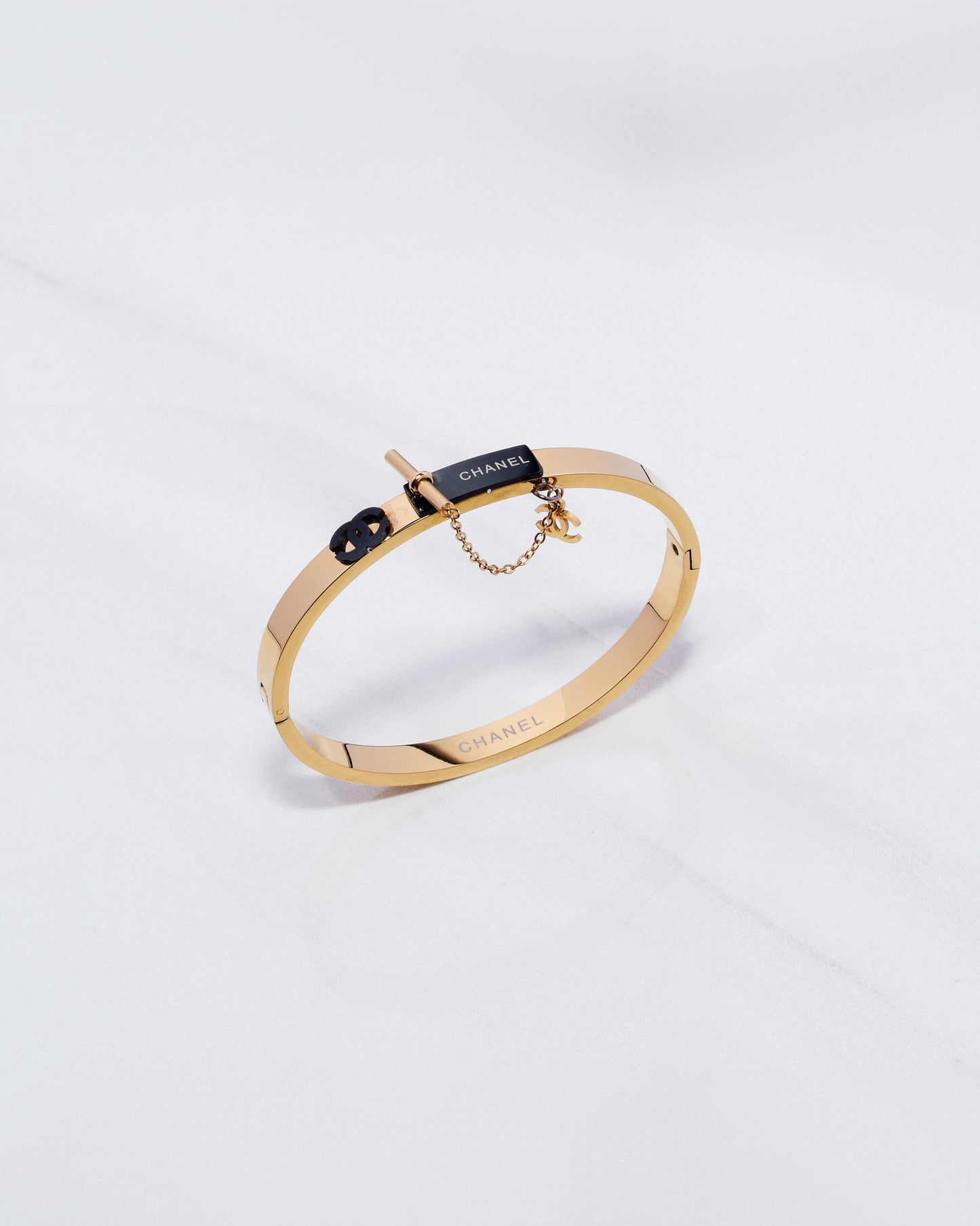 Parisian Chic Gold & Black Chain Bangle