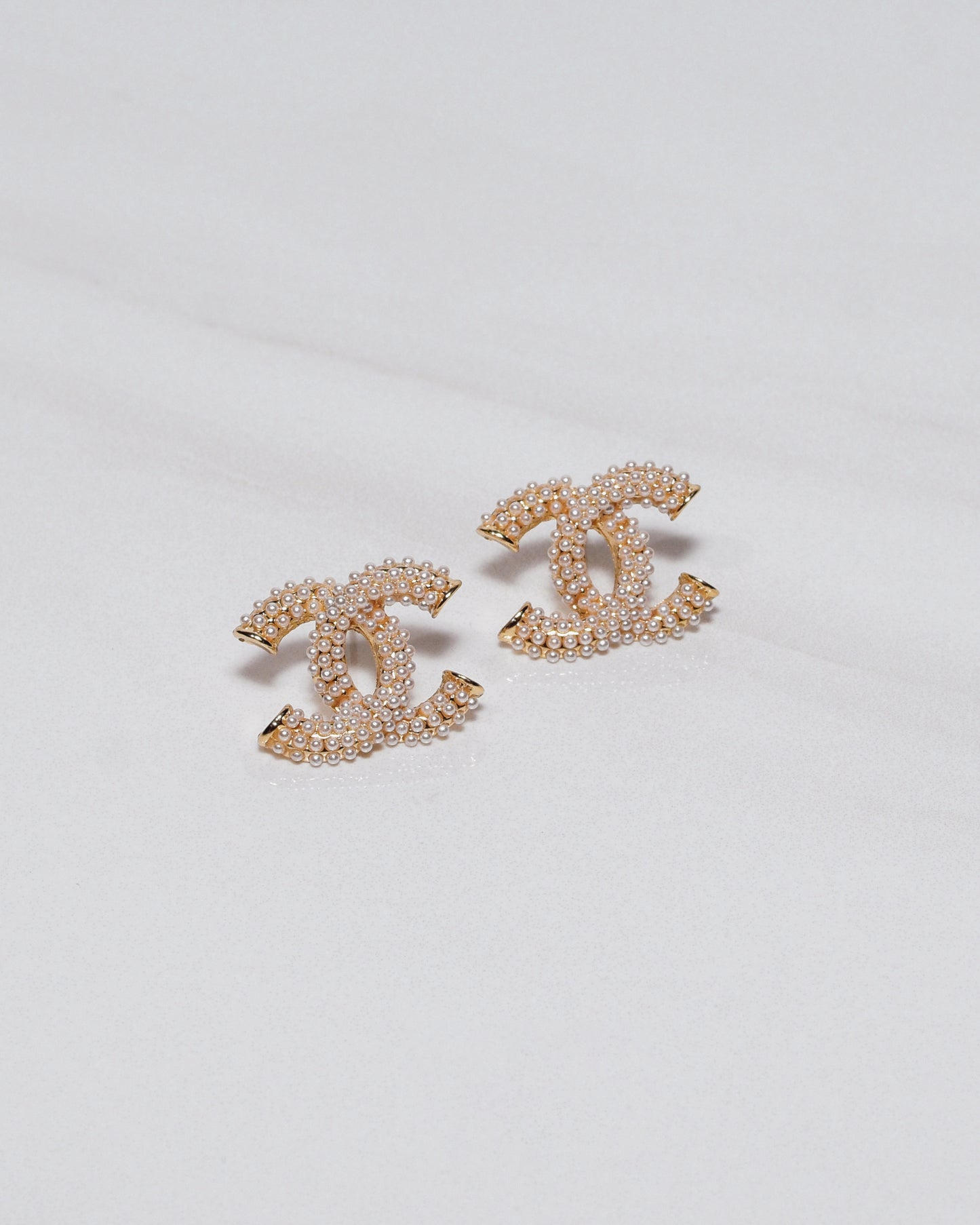 Parisian Chic Pearls Studs (Tiny Pearls)