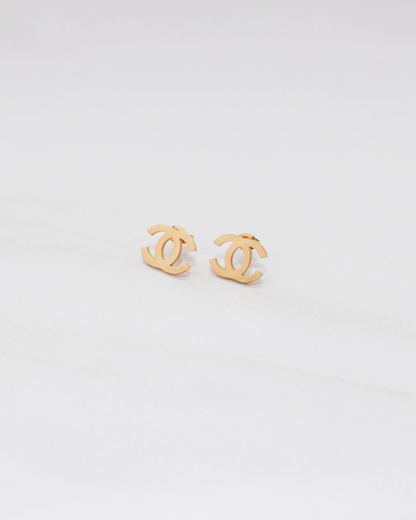 Parisian Chic Minimal Studs