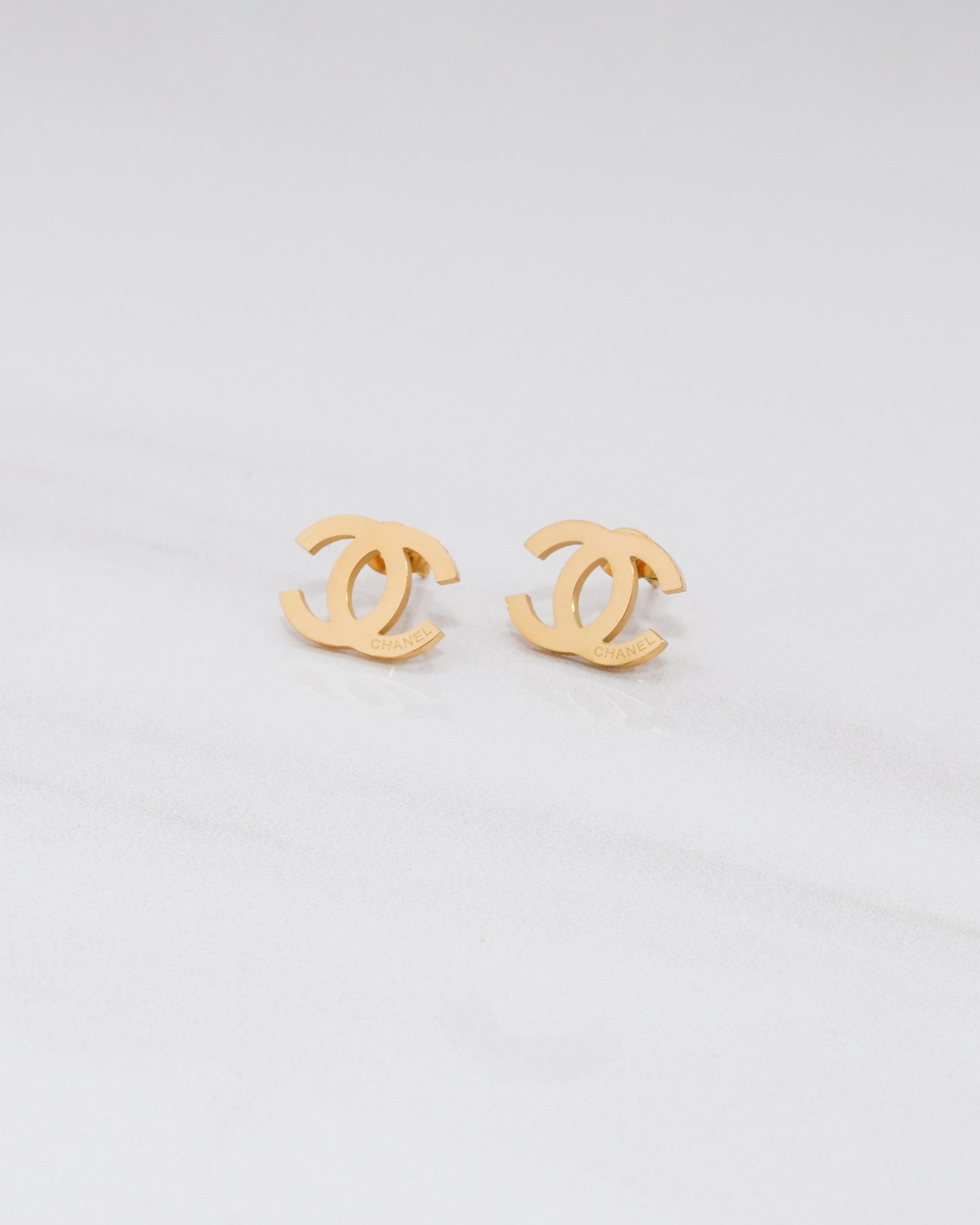 Parisian Chic Minimal Studs