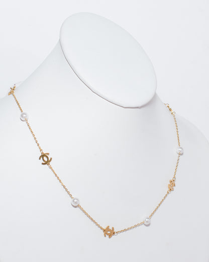 Parisian Chic Pearl Necklace