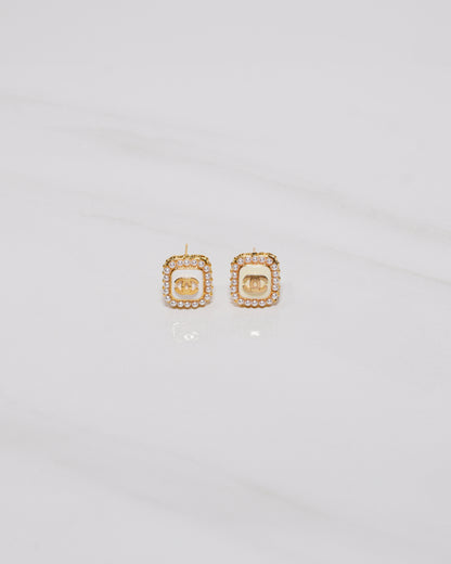 Parisian Chic Vintage Mini Pearl Studs