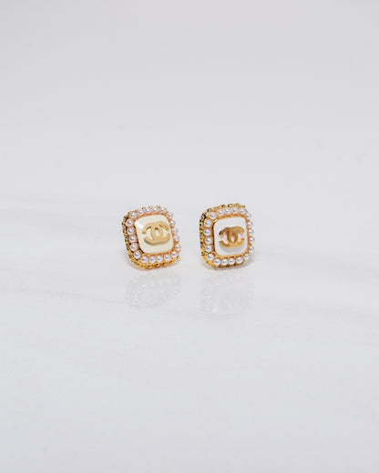 Parisian Chic Vintage Mini Pearl Studs